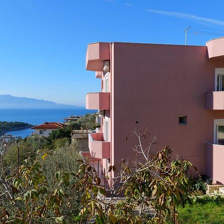 Pink Holiday Sarande Bagian luar foto