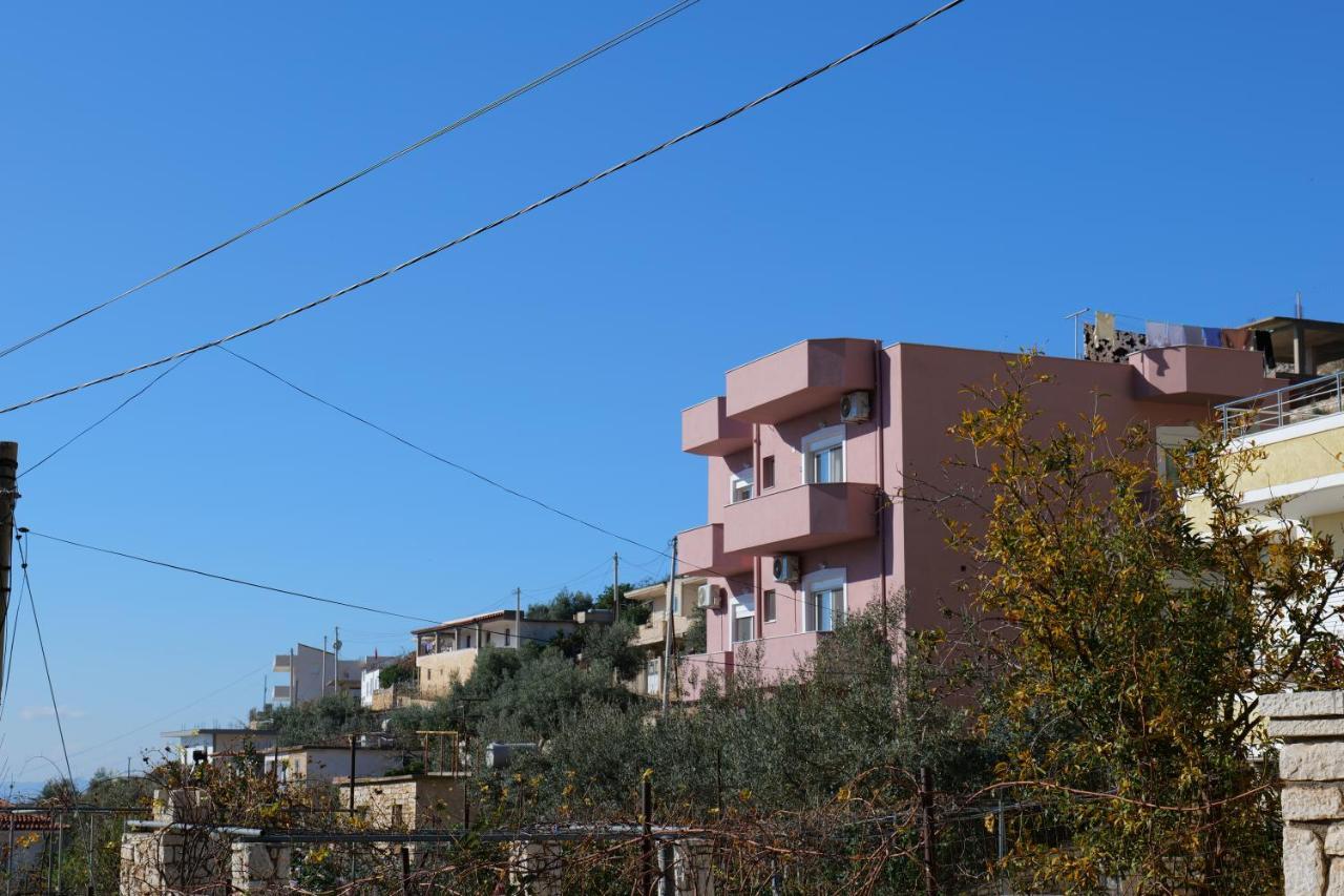Pink Holiday Sarande Bagian luar foto