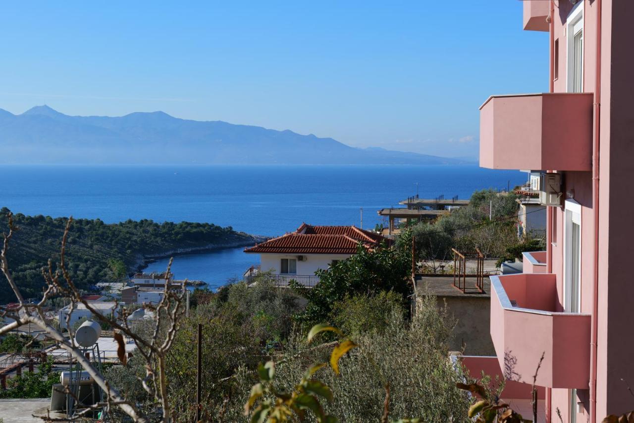 Pink Holiday Sarande Bagian luar foto