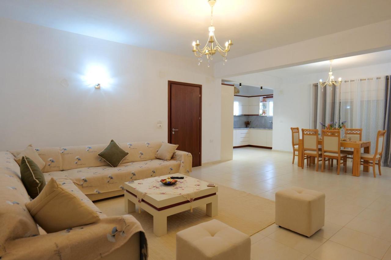 Pink Holiday Sarande Bagian luar foto