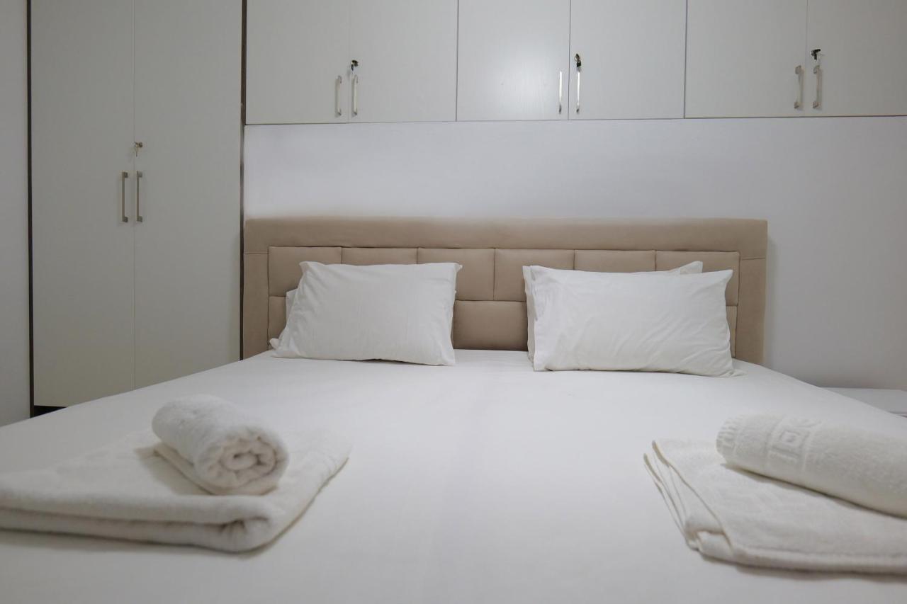 Pink Holiday Sarande Bagian luar foto