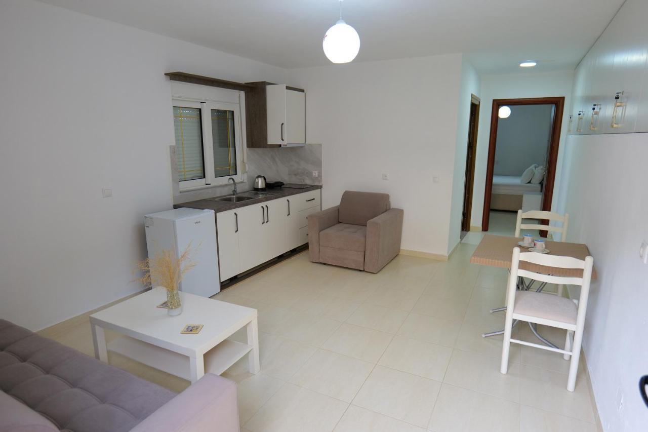 Pink Holiday Sarande Bagian luar foto