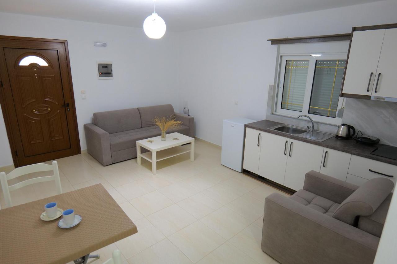 Pink Holiday Sarande Bagian luar foto