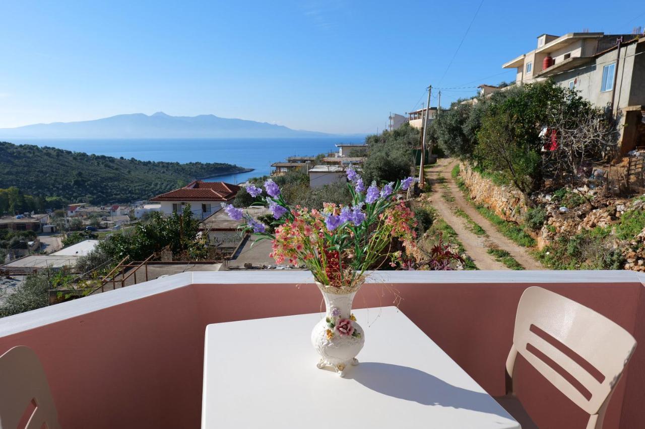 Pink Holiday Sarande Bagian luar foto