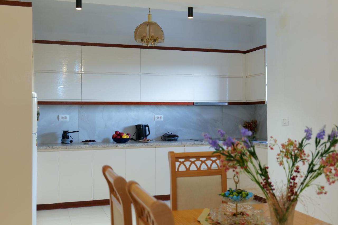 Pink Holiday Sarande Bagian luar foto