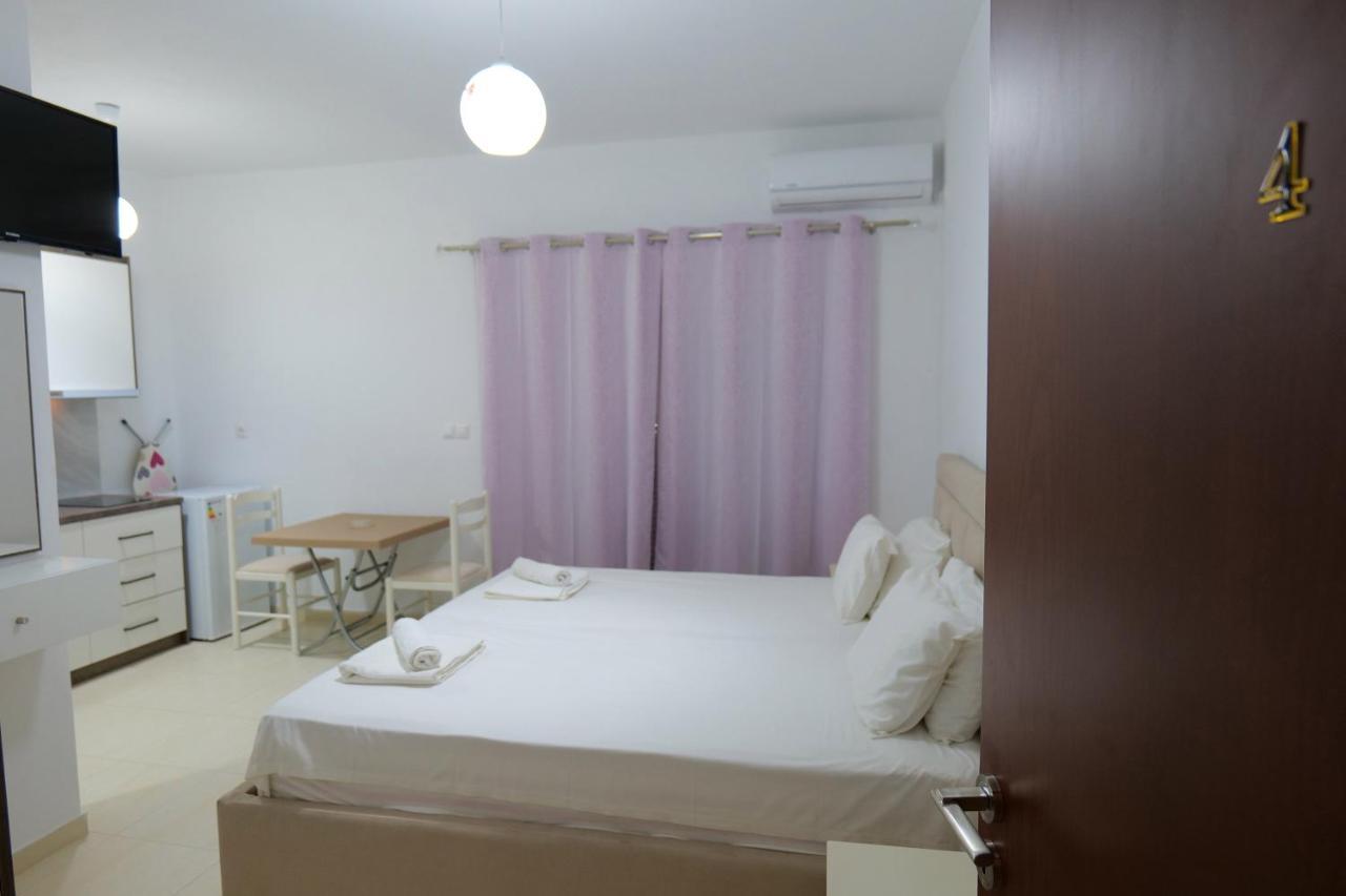 Pink Holiday Sarande Bagian luar foto