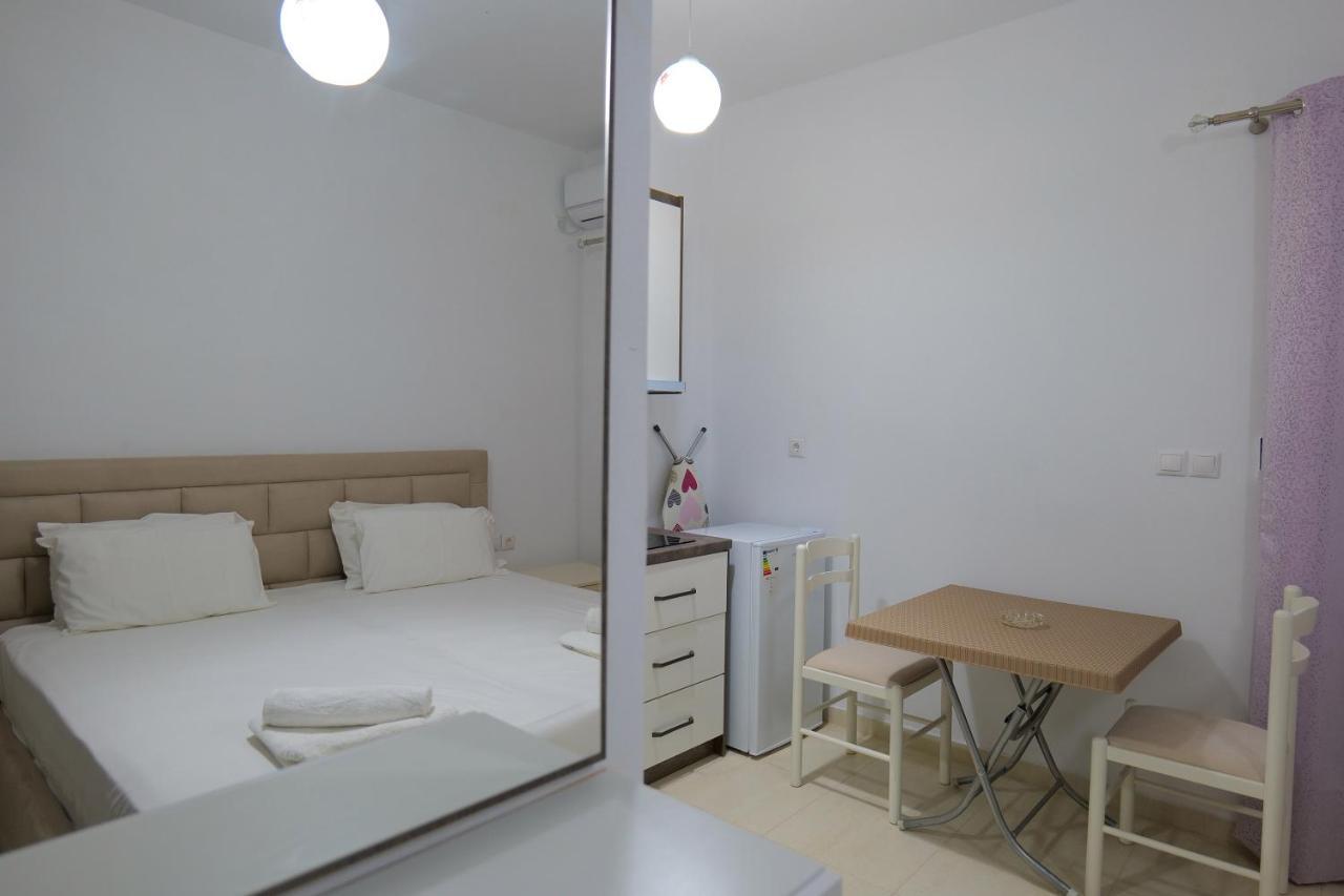 Pink Holiday Sarande Bagian luar foto