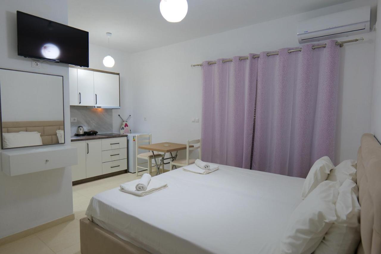 Pink Holiday Sarande Bagian luar foto