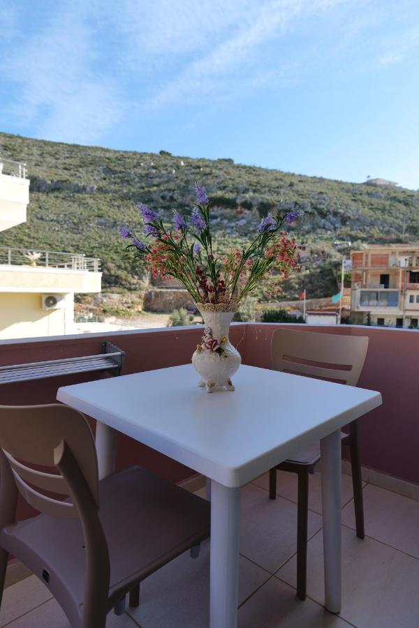 Pink Holiday Sarande Bagian luar foto