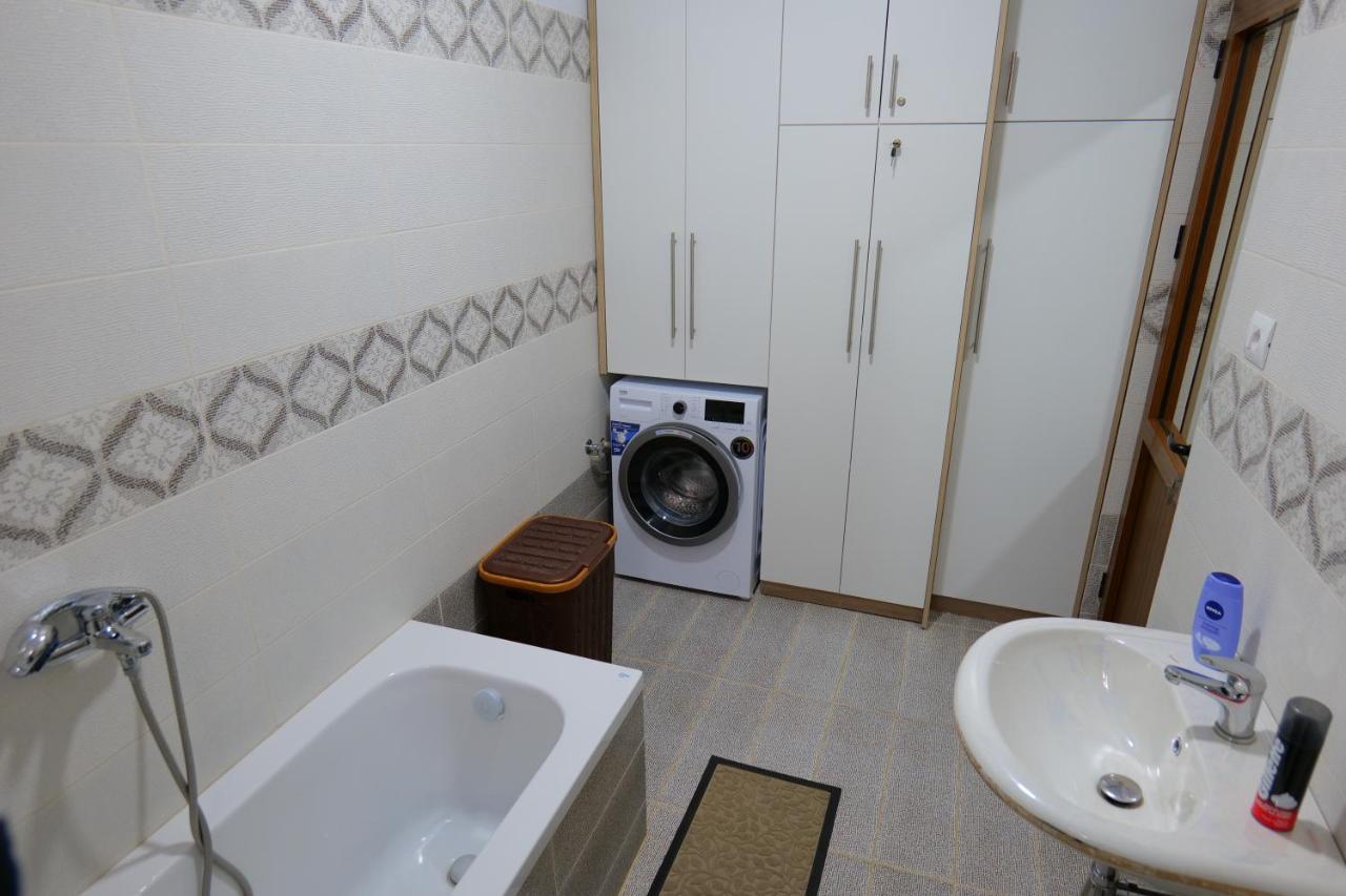Pink Holiday Sarande Bagian luar foto