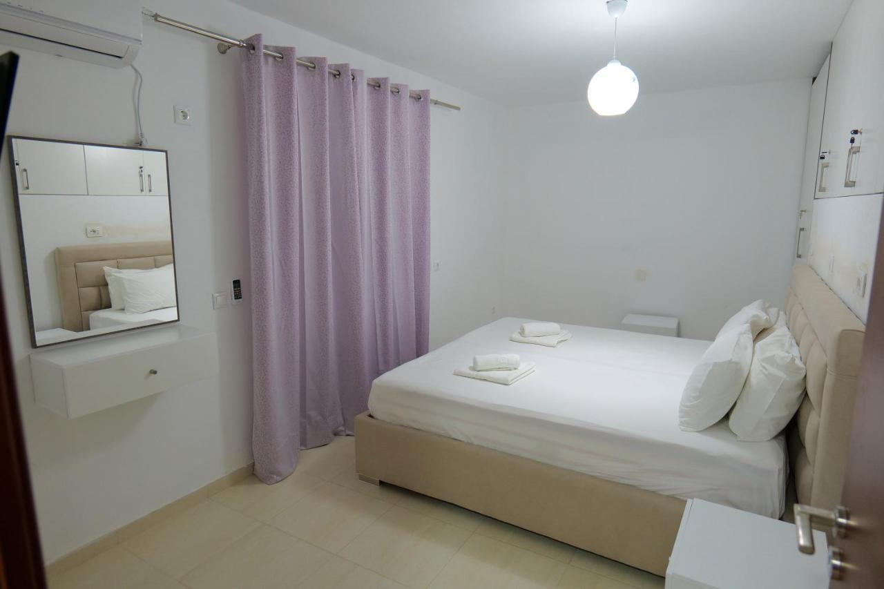 Pink Holiday Sarande Bagian luar foto