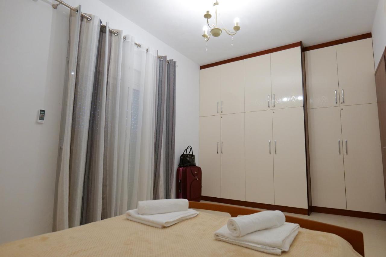 Pink Holiday Sarande Bagian luar foto