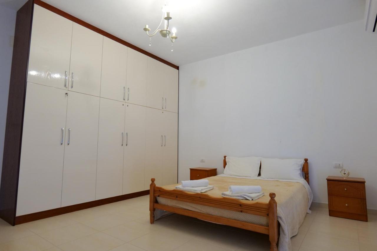 Pink Holiday Sarande Bagian luar foto