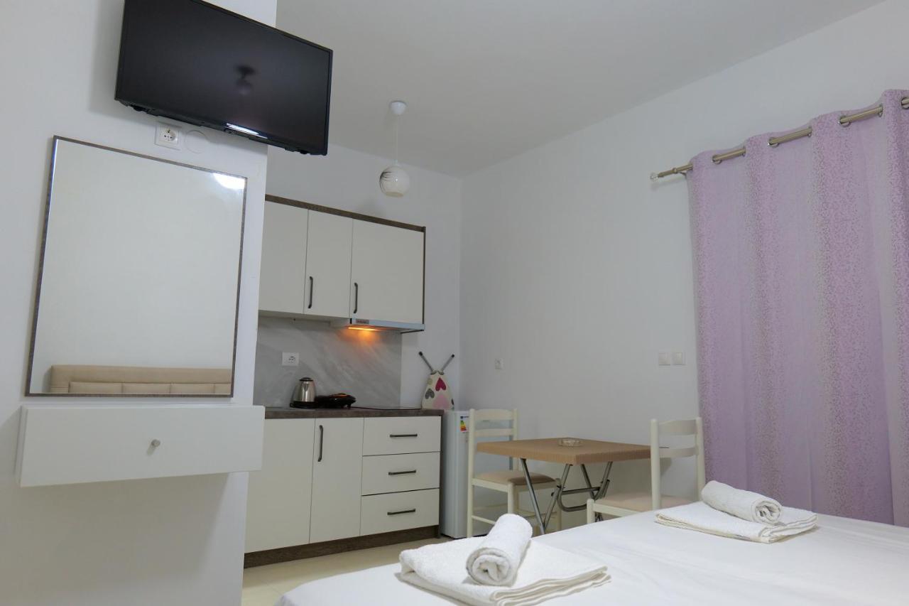 Pink Holiday Sarande Bagian luar foto